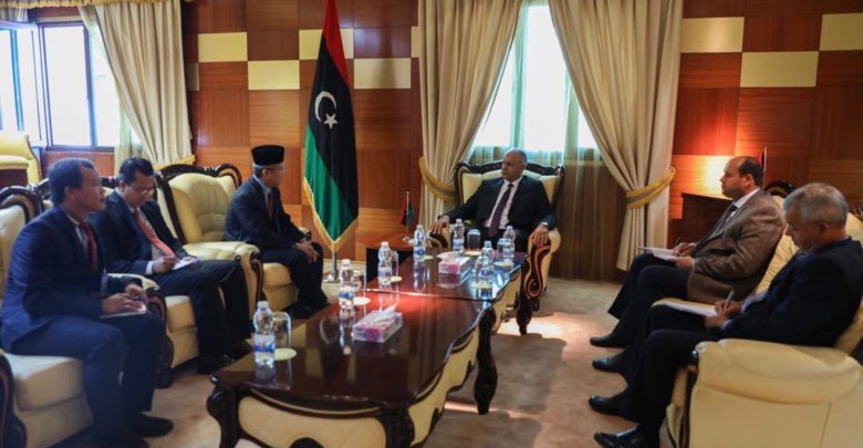 العيساوي يبحث تعزيز التعاون التجاري مع القائم بأعمال السفارة الاندونيسية 1 الاقتصاد يستقبل admin