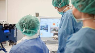 أطباء متميزون الدكتورة خديجة أنبيص استشارية طب و جراحة العيون