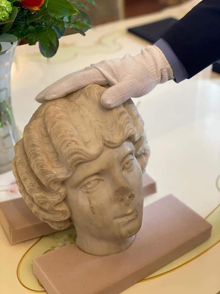 رأس التمثال الرخامى للمرأة فاوستينا