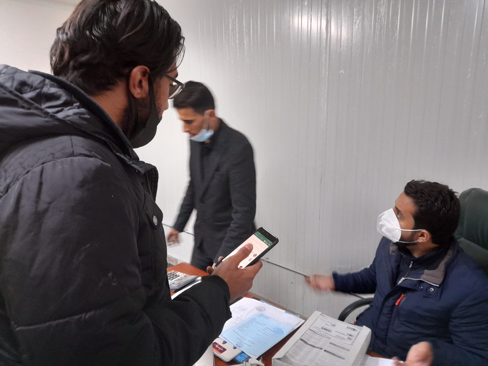 مخازن شارع الزاوية تستلم شحنة من لقاح كورونا