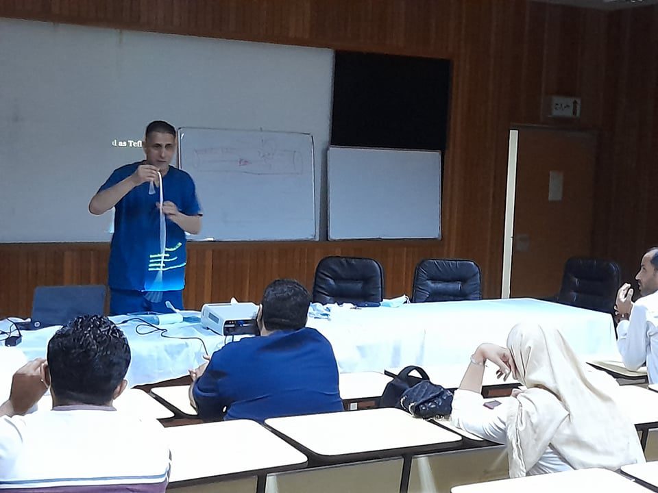 ورشة عمل حول التوصيلات الشريانية يقيمها قسم جراحة الأوعية الدموية