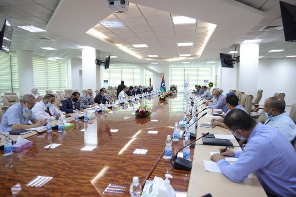 في اجتماع المؤسسة الوطنية للنفط ومصلحة الضرائب :