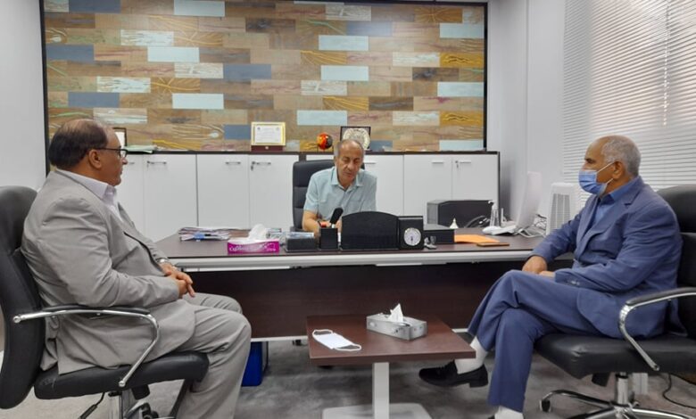 رئيس لجنة ادارة جهاز الإمداد الطبي يلتقي عميد بلدية سرت