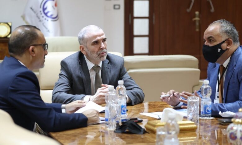 صنع الله يجتمع رؤساء لجان إدارة شركتي الخليج العربي للنفط والجوف للتقنية النفطية .