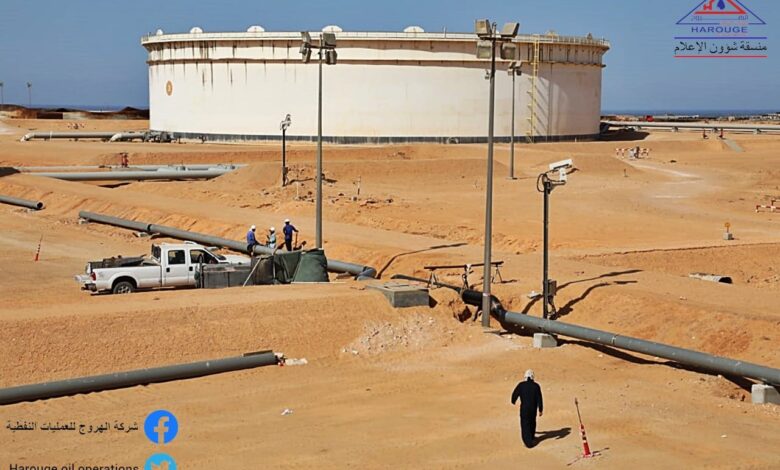 صيانة بعض الخزانات المتضررة بميناء رأس لانوف.