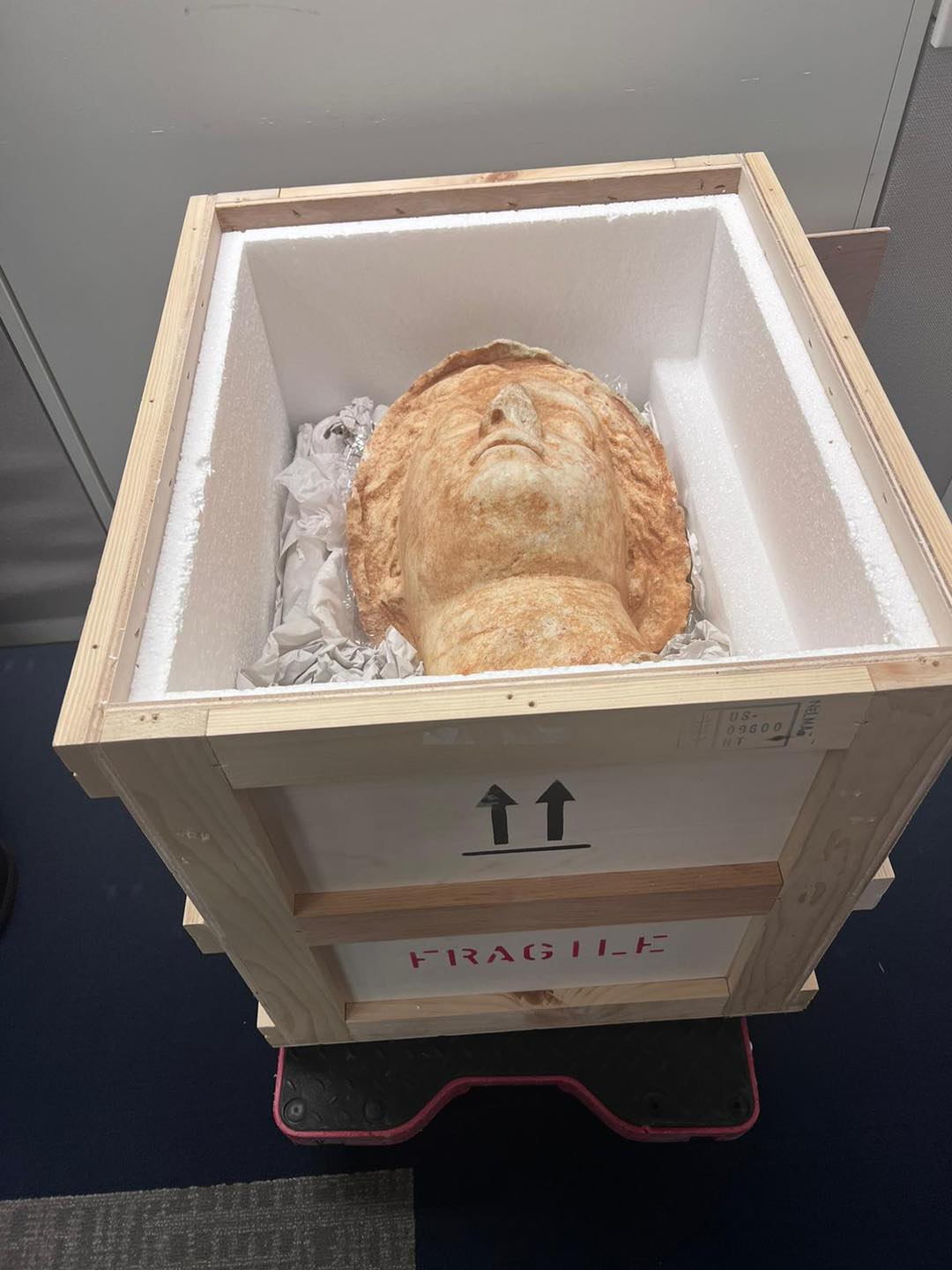 السفارة الليبية في واشنطن تنجح في استعادة قطعة اثرية نادرة سرقت من مدينة شحات