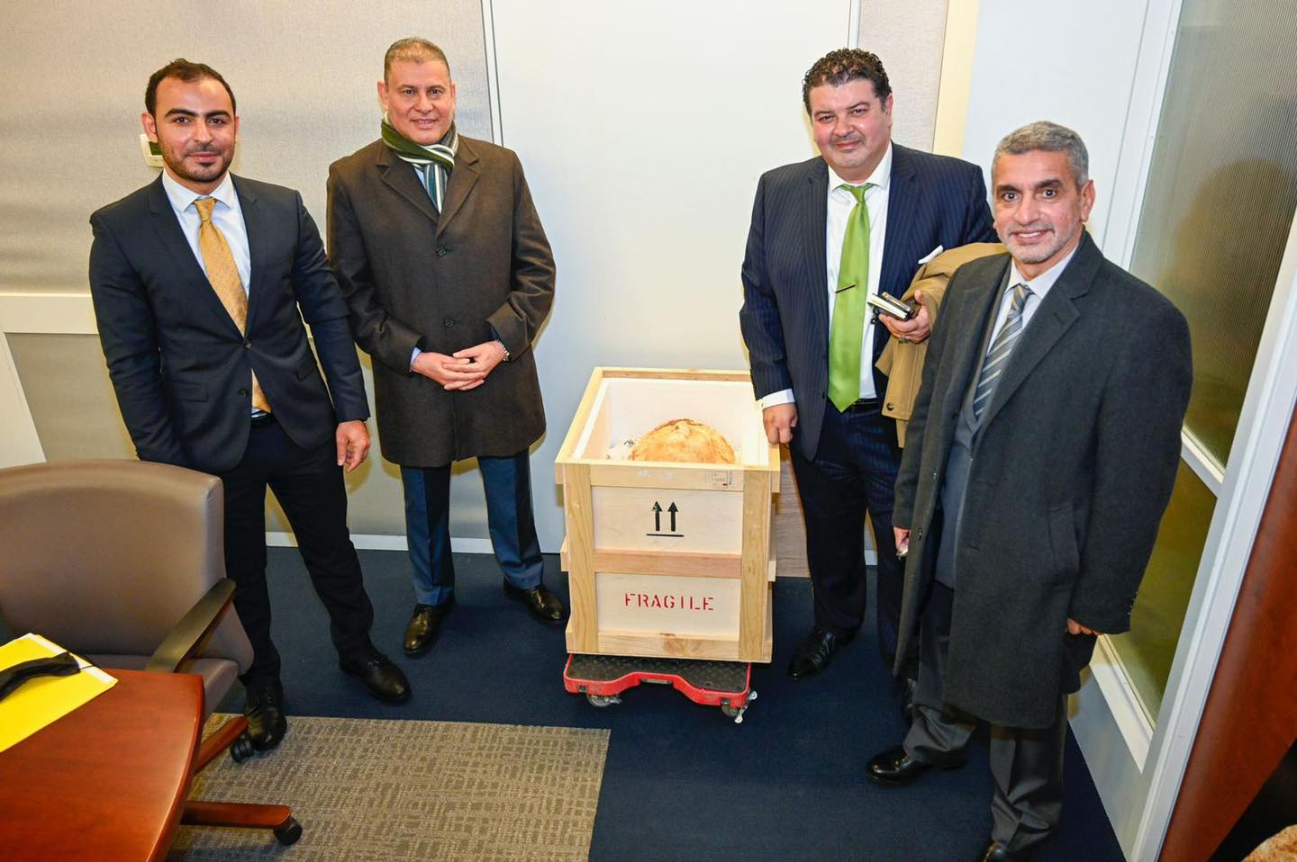 السفارة الليبية في واشنطن تنجح في استعادة قطعة اثرية نادرة سرقت من مدينة شحات