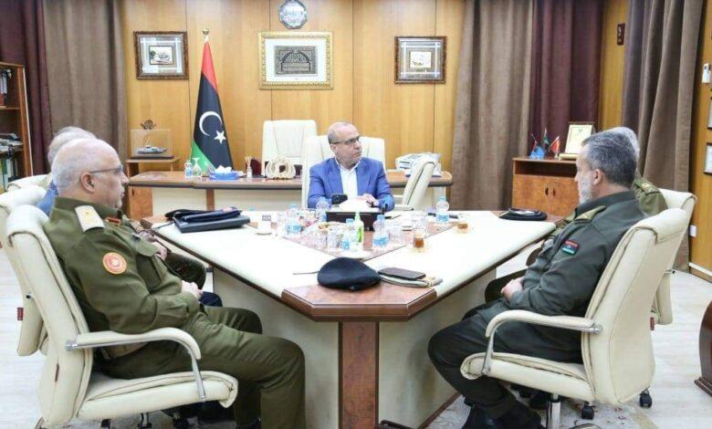 نائب رئيس المجلس الرئاسي يجتمع مع أعضاء اللجنة العسكرية المشتركة 5+5طرابلس