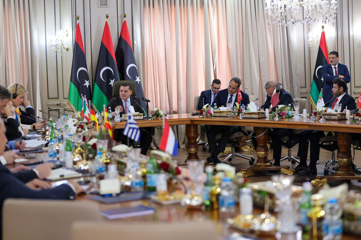 رئيس حكومة الوحدة الوطنية يلتقي عددًا من رؤساء البعثات الدبلوماسية المعتمدين لدى ليبيا
