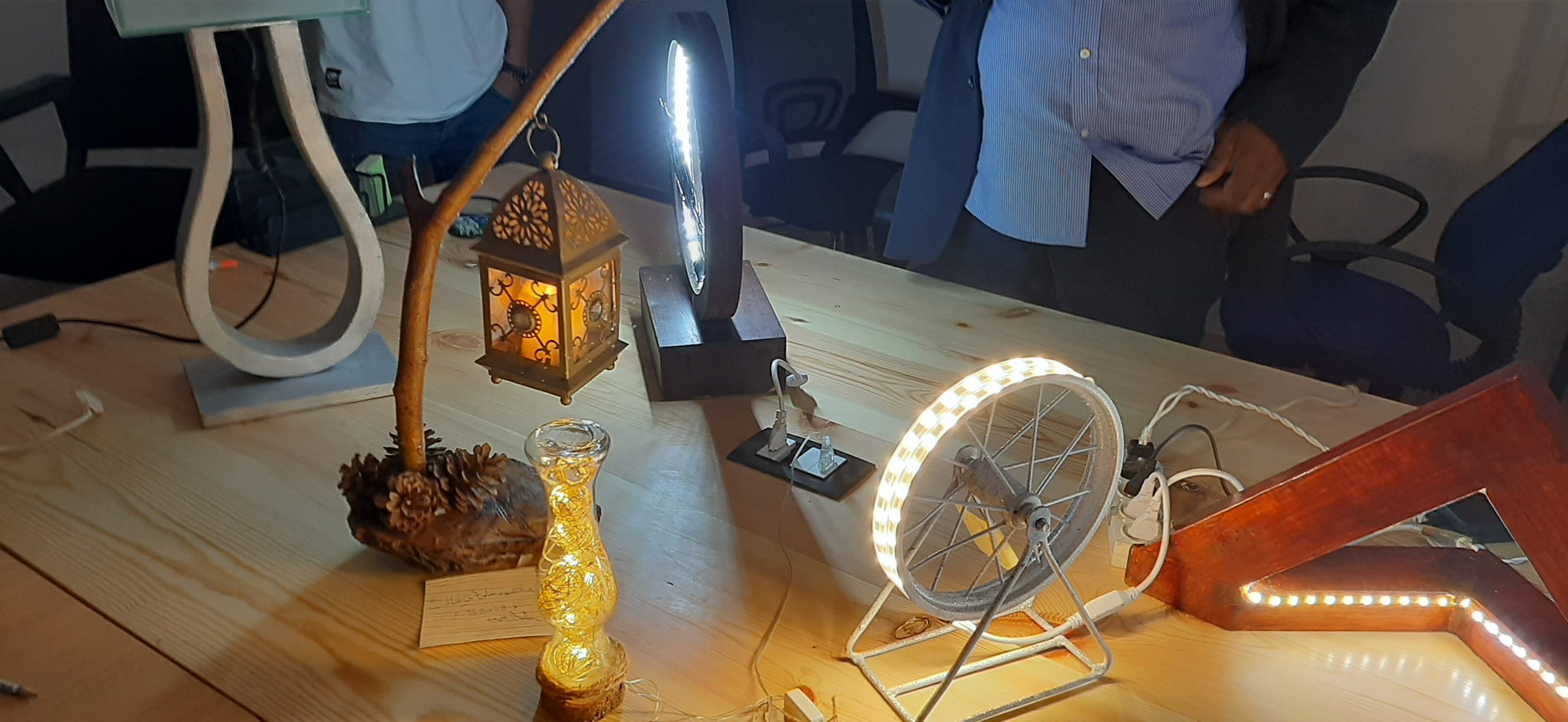 طلبة معهد تقنيات الفنون يقدمون أعمال مادة مكملات التصميم