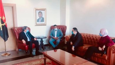 وزير النفط والغاز يبحث في انغولا نتائج المفاوضات مع البنك الأفريقي لدعم الصناعة النفطية في أفريقيا.