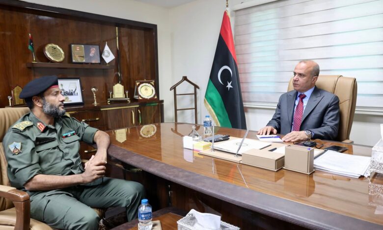 النائب بالمجلس الرئاسي السيد عبد الله اللافي يجتمع مع رئيس جهاز حرس المنشآت النفطية