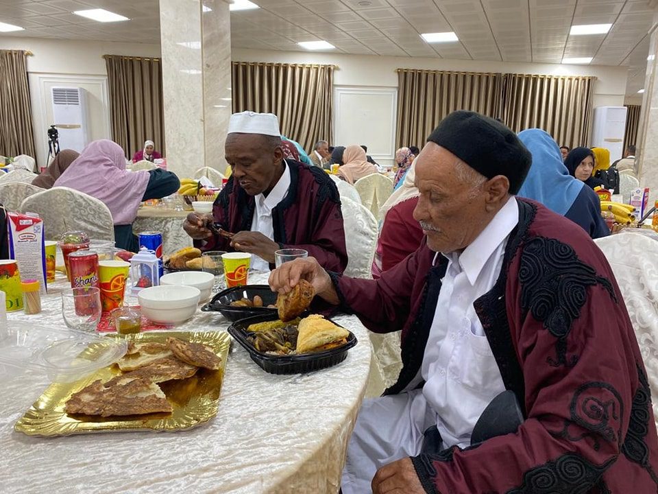 بحظور الوزير، مصلحة التَّفتيش والتَّوجيه التَّربوي يشاركون نزلاء دَار الْوفاء لِرعاية العَجزة والمُسنِّين بِطرابلس مأدبة إفطارهم