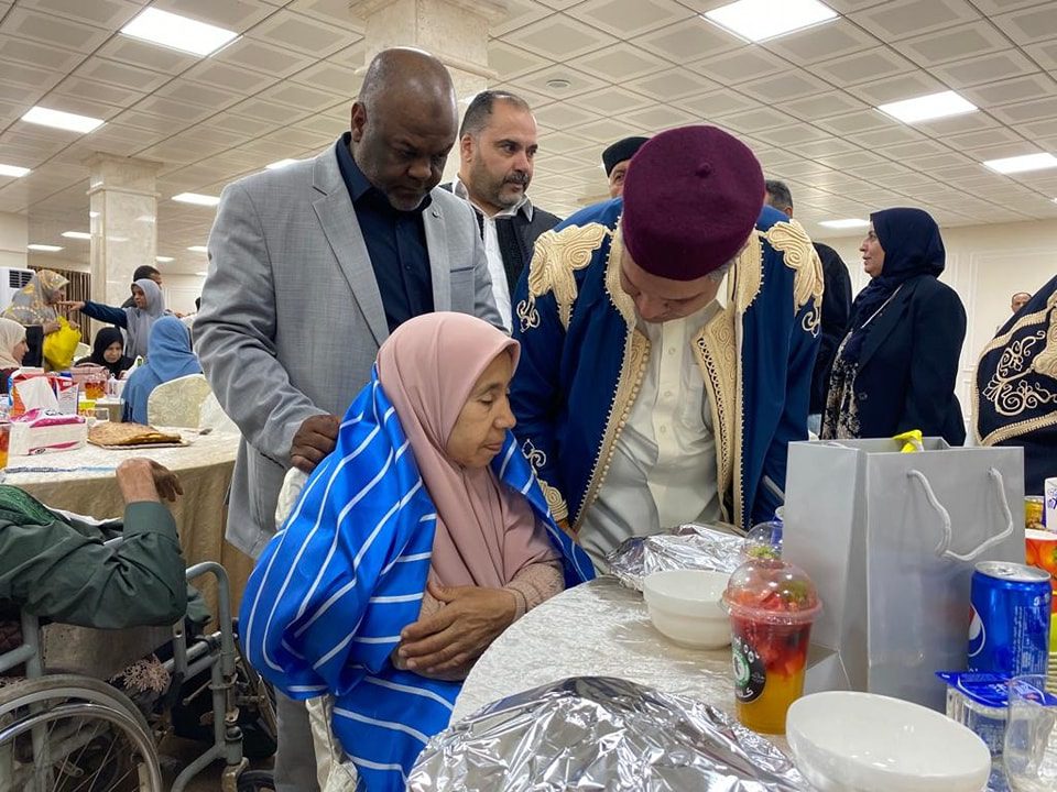 بحظور الوزير، مصلحة التَّفتيش والتَّوجيه التَّربوي يشاركون نزلاء دَار الْوفاء لِرعاية العَجزة والمُسنِّين بِطرابلس مأدبة إفطارهم