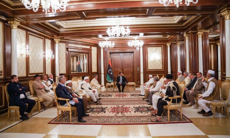 رئيس المجلس الرئاسي الليبي يلتقي أعيان ومشائخ قبائل الحميدات .