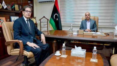 سفير ليبيا بالكويت يطلع اللافي عن العمل الدبلوماسي للسفارة والمساعدات الإنسانية المقدمة من الكويت لمتضرري الفيضانات.