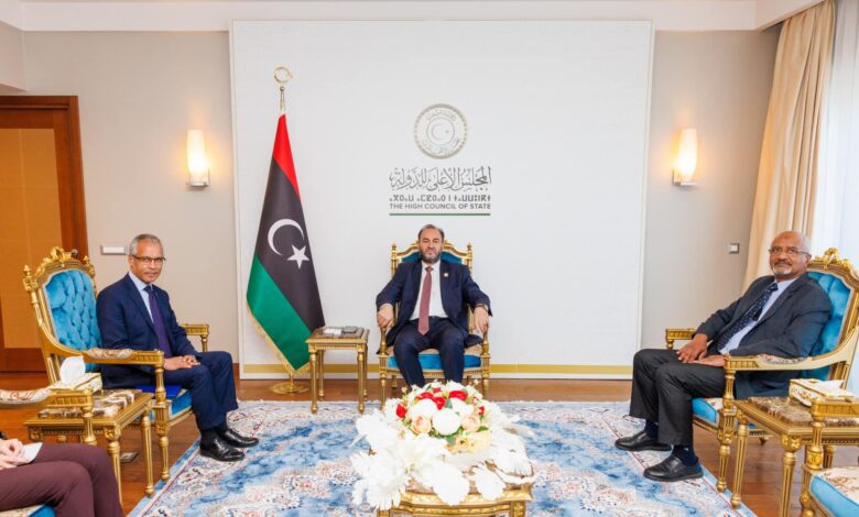 المجلس الأعلى للدولة يبحث مع السفير الفرنسي مبادرة المبعوث الأممي عبدالله باتيلي.