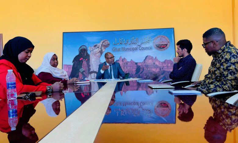 المجلس التسييرى لبلدية غات يجتمع مع المسؤول التقني لمشروع تسريع الاقتصاد الليبي (اقفز ) .
