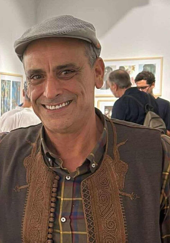 "حصيلة خمسة وعشرين عاماً من الإبداع العالمي: معتوق أبوراوي يستحضر تجربته التشكيلية في «سرادق» طرابلس" معتوق أبوراوي