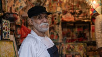 «تلوين».. البهلول الشريف يستحضر ذاكرة طرابلس وألوان المدينة القديمة